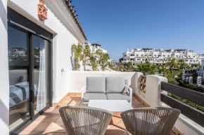 Luxe apartment with sea view, Estepona